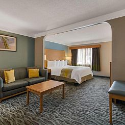 Best Western PLUS Executive Court Inn & Conference Center