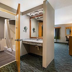 Best Western PLUS Executive Court Inn & Conference Center