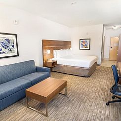 Holiday Inn Express & Suites Las Vegas SW Springvalley, an I