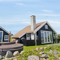 Vakantiehuis "Ofrath" - 5m from the sea