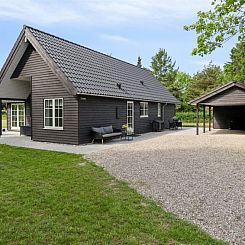 Vakantiehuis "Emmalina" - 1.3km from the sea