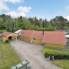 Vakantiehuis "Hjalmar" - 400m from the sea