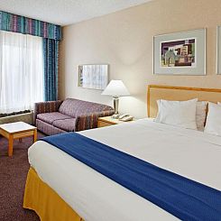 Holiday Inn Express Hotel & Suites San Antonio - Rivercenter