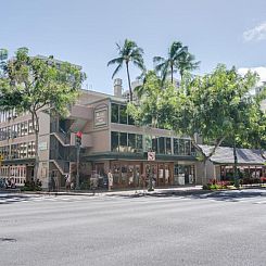 Kuhio Banyan Hotel (with Kitchenettes)