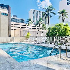 Tropical Studios at Marine Surf Waikiki - FREE PARKING - BES