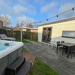 Huisje Bloesem (met buitenspa/jacuzzi)