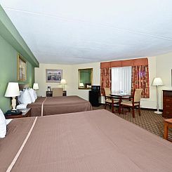 Howard Johnson by Wyndham Newark Airport