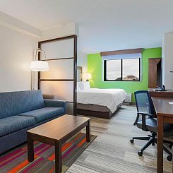 Holiday Inn Express Hotel & Suites Fort Worth Downtown, an I