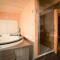 Vakantiehuis #48 mit IR-Sauna und Sprudelbad aussen