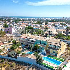 Geschakelde woning in Faro, Portugal