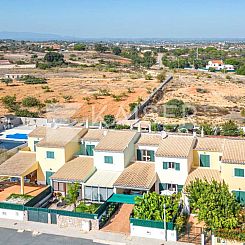 Geschakelde woning in Faro, Portugal