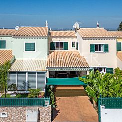 Geschakelde woning in Faro, Portugal