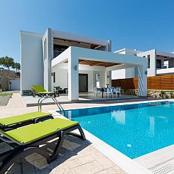 Antonoglou Beach Villas - Waterfront Luxury Retreat