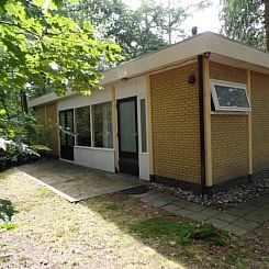 Leuke 4 persoons bungalow op rustige locatie in het bos in