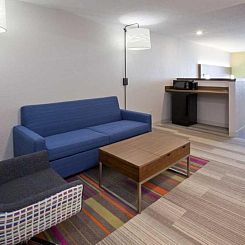 Holiday Inn Express Hotel & Suites Minneapolis-Golden Valley