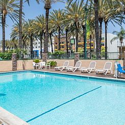 Anaheim Islander Inn and Suites