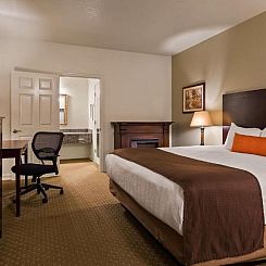 Best Western Plus Bayshore Inn