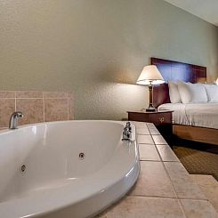 Best Western Plus Bayshore Inn