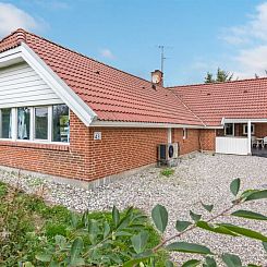 Vakantiehuis "Sylvi" - 1.7km from the sea