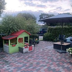 Kinder chalet, stacaravan met grote tuin 