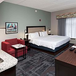 Hampton Inn & Suites - Raleigh Downtown