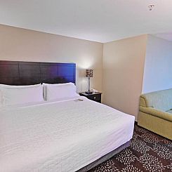 Holiday Inn Express Pittsburgh West - Greentree, an IHG Hote