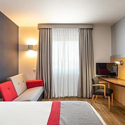 Holiday Inn Express Lisbon-Oeiras, an IHG Hotel