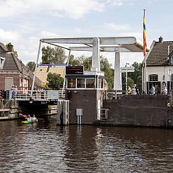 6 persoons vakantiehuis met omheinde tuin aan het water in