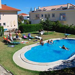 Carcavelos Surf Hostel & Surf Camp