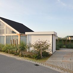 Vakantiehuis Zonnedorp 28, "Het Witte Strandhuis"