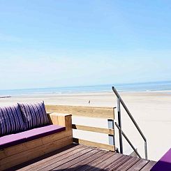 Uniek logeren op het strand in 5-persoons slaapstrandhuisje