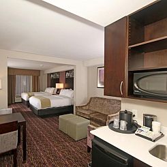 Holiday Inn Express & Suites Charlotte North, an IHG Hotel