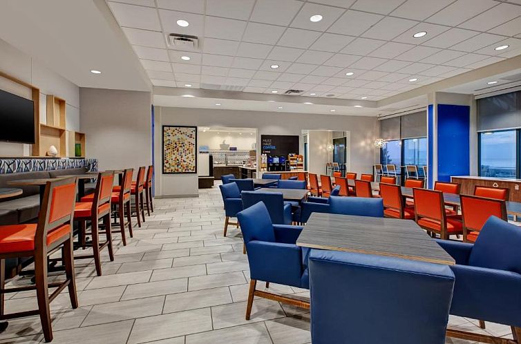 Holiday Inn Express Hotel & Suites Virginia Beach Oceanfront