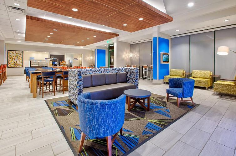 Holiday Inn Express Hotel & Suites Virginia Beach Oceanfront