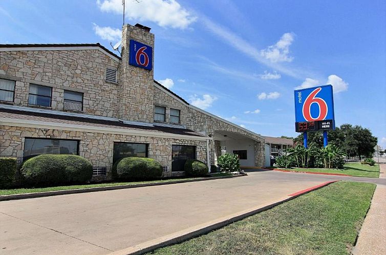 Motel 6 Austin, TX - Central Downtown UT