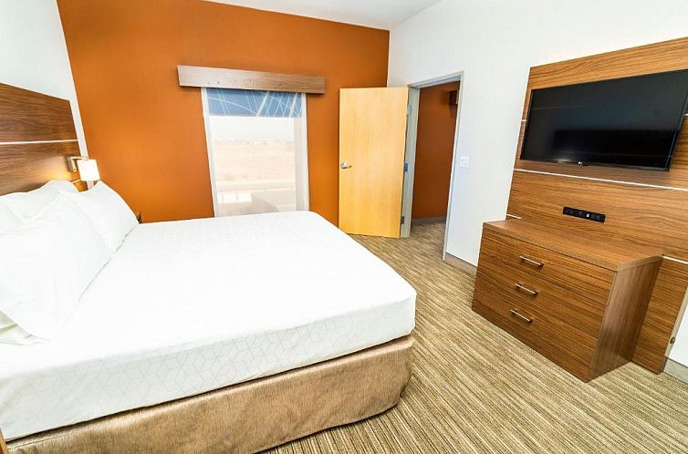 Holiday Inn Express & Suites Las Vegas SW Springvalley, an I