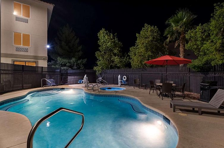 Comfort Inn & Suites Las Vegas - Nellis