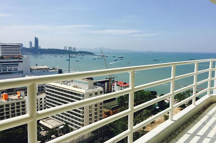 View Talay 6 Pattaya Beach Apartment by Honey