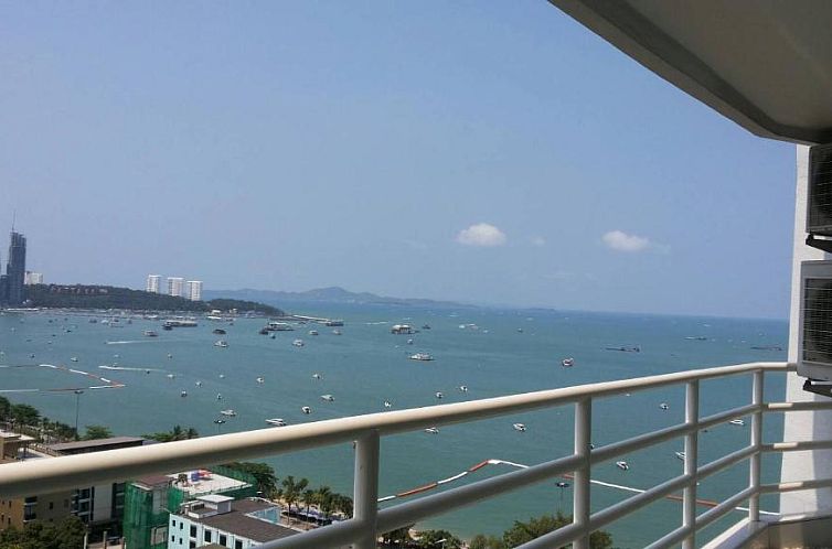 View Talay 6 Pattaya Beach Apartment by Honey