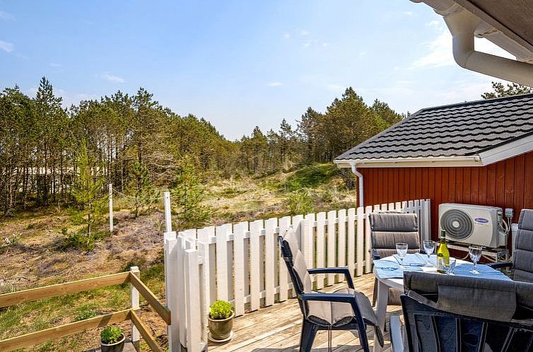 Vakantiehuis "Solrun" - 1.1km from the sea