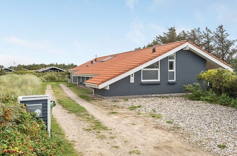 Vakantiehuis "Hariet" - 600m from the sea