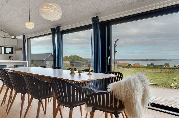 Vakantiehuis "Gunborg" - 400m from the sea