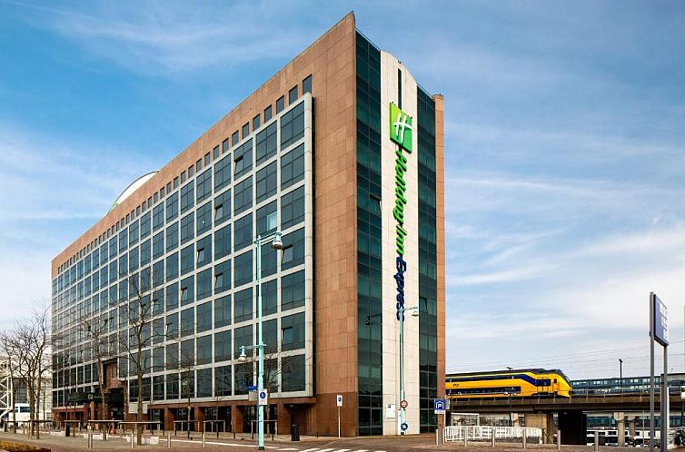 Holiday Inn Express Amsterdam - Sloterdijk Station, an IHG H