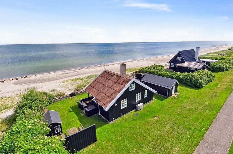 Vakantiehuis "Ofrath" - 5m from the sea