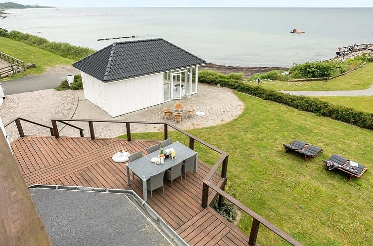 Vakantiehuis "Stefanie" - 10m from the sea