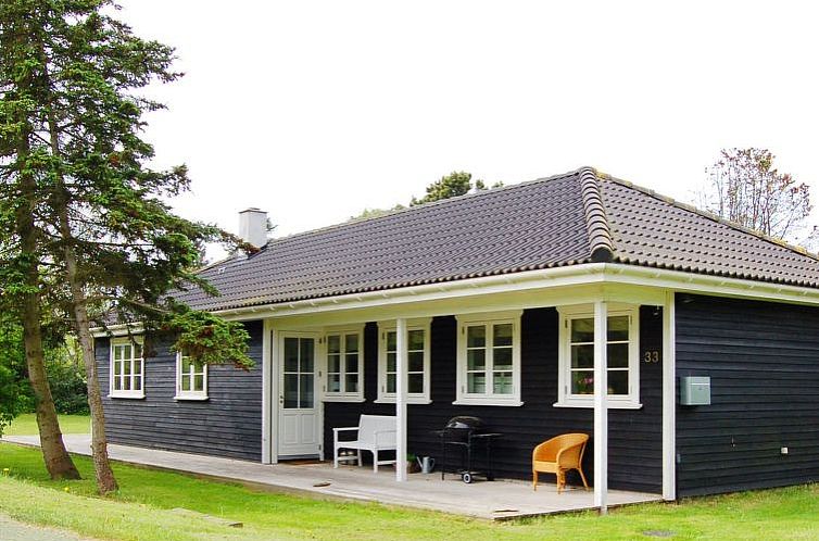 Vakantiehuis "Okka" - 1km from the sea