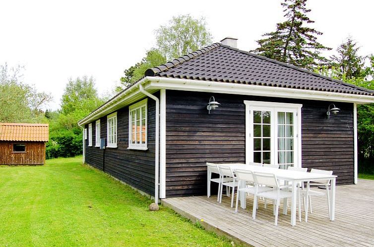 Vakantiehuis "Okka" - 1km from the sea