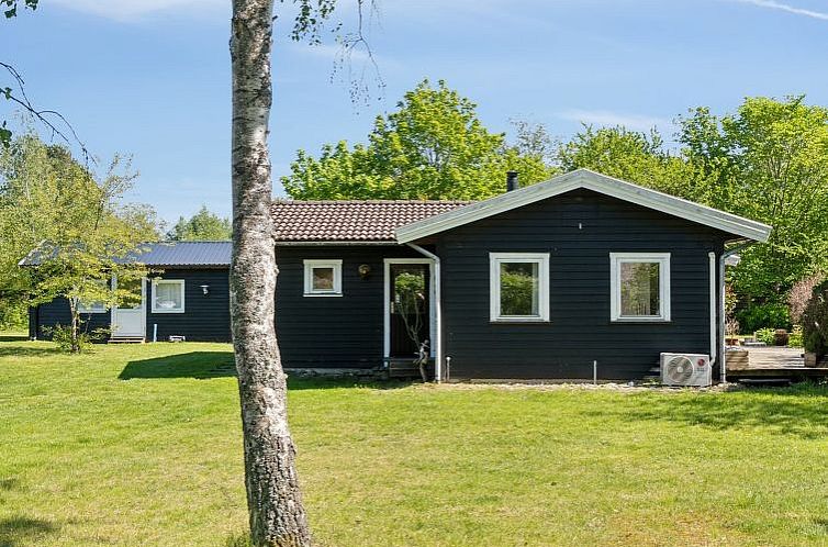 Vakantiehuis "Janna" - 1.4km from the sea