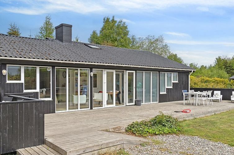 Vakantiehuis "Hallveig" - 1.1km from the sea