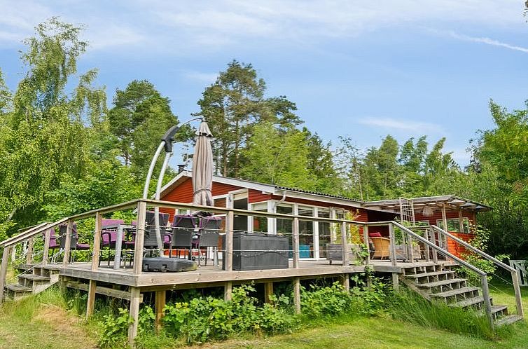 Vakantiehuis "Lovisa" - 7km from the sea